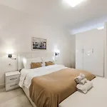 Apartamento Leo's View By Pikhost Tirana