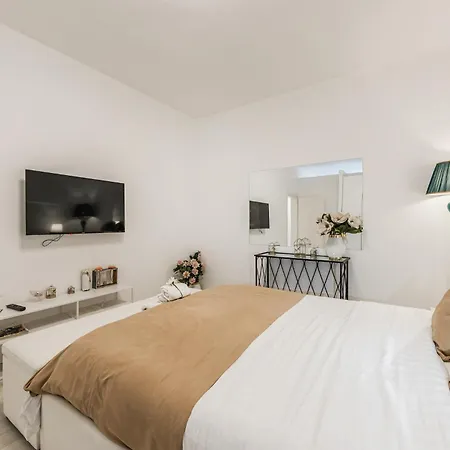 Appartamento Leo's View By Pikhost