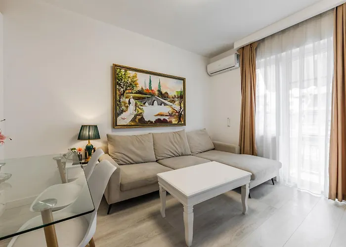 Appartamento Leo's View By Pikhost